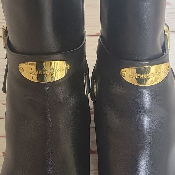 MICHAEL KORS Black Leather Ankle Boot with Goldtone Hardware Size 6.5 - Picture 6 of 10